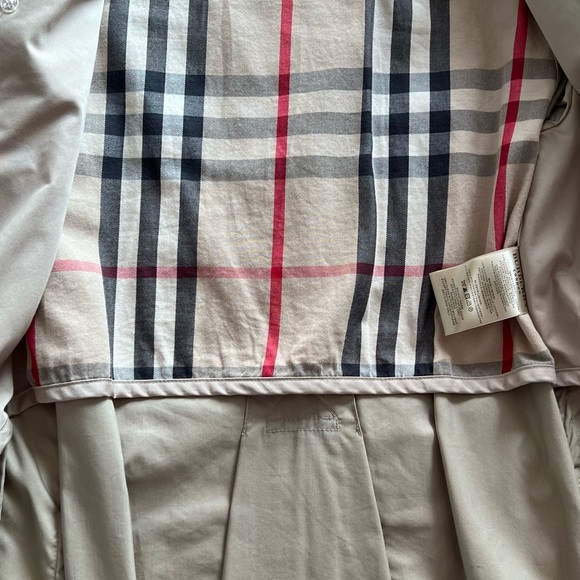 Burberry trench coat - Picture 3 of 3